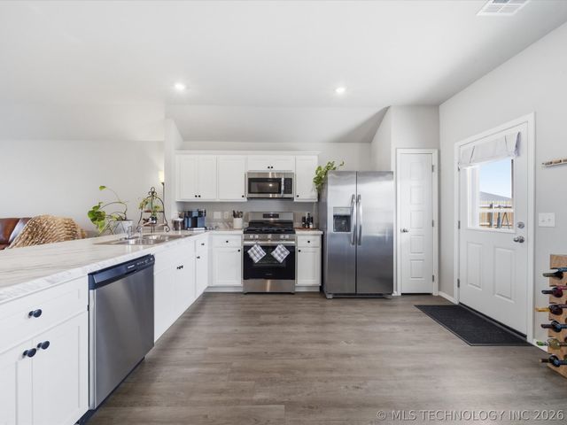 14233 N 75th East Avenue, Collinsville, OK 74021