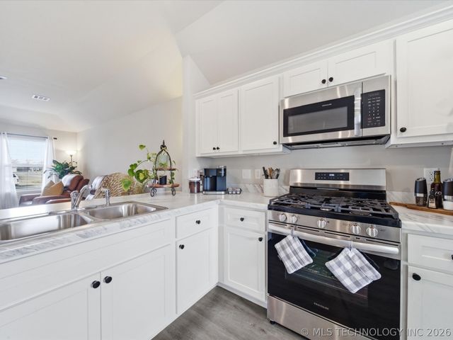 14233 N 75th East Avenue, Collinsville, OK 74021