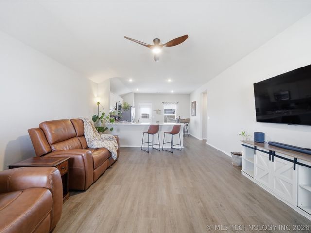 14233 N 75th East Avenue, Collinsville, OK 74021