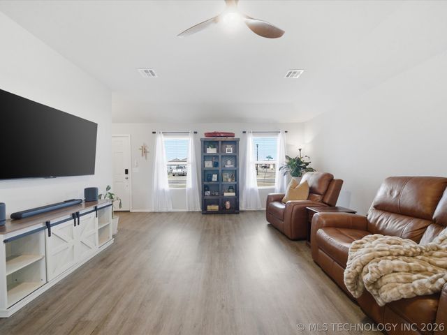 14233 N 75th East Avenue, Collinsville, OK 74021