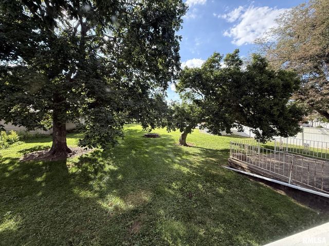 570 S MAIN Street, Roseville, IL 61473