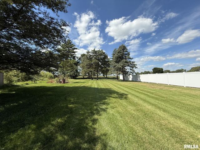 570 S MAIN Street, Roseville, IL 61473