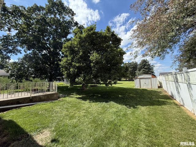 570 S MAIN Street, Roseville, IL 61473