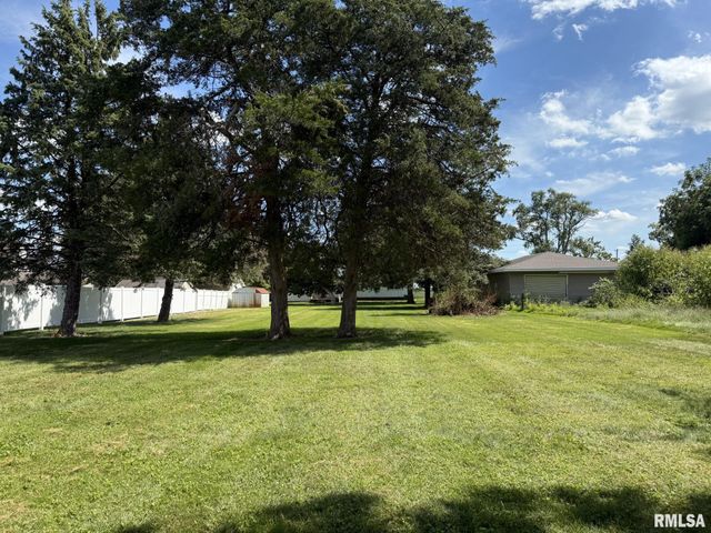 570 S MAIN Street, Roseville, IL 61473