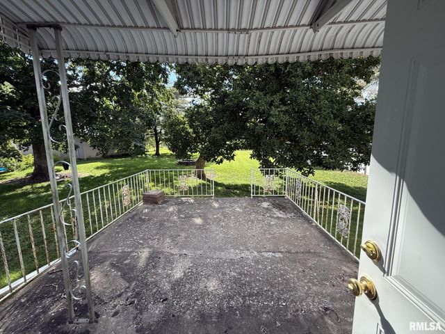 570 S MAIN Street, Roseville, IL 61473