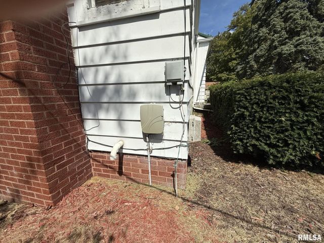 570 S MAIN Street, Roseville, IL 61473