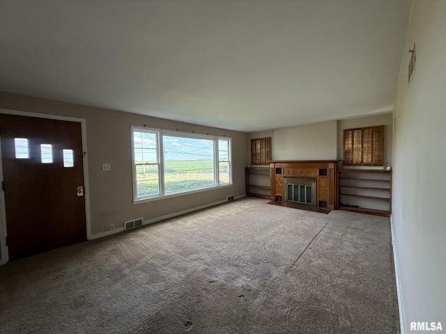 570 S MAIN Street, Roseville, IL 61473