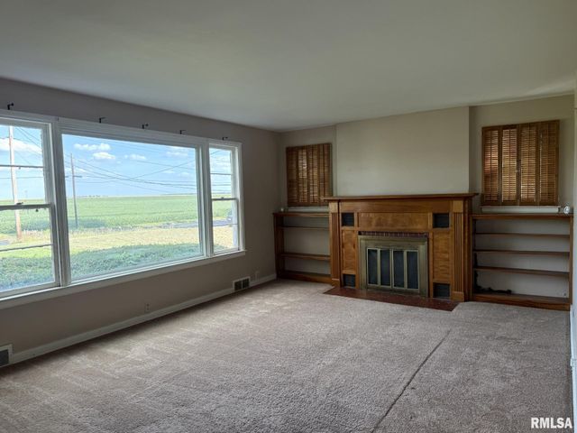 570 S MAIN Street, Roseville, IL 61473