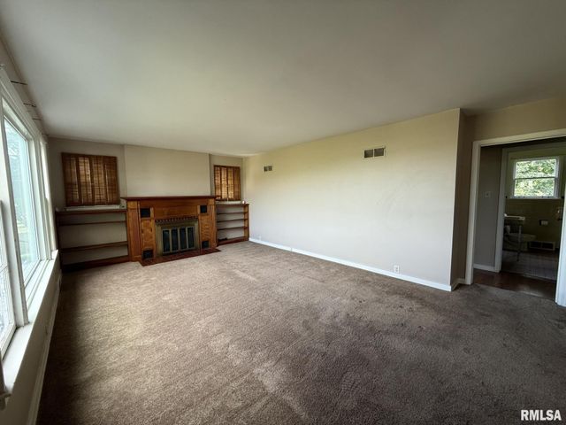 570 S MAIN Street, Roseville, IL 61473