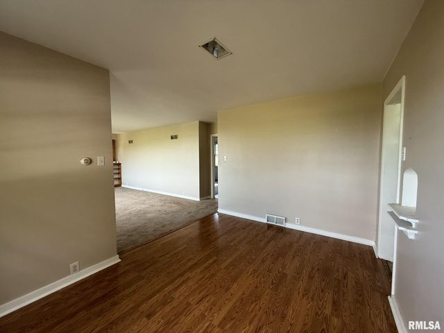 570 S MAIN Street, Roseville, IL 61473