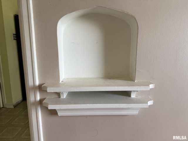 570 S MAIN Street, Roseville, IL 61473