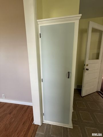 570 S MAIN Street, Roseville, IL 61473