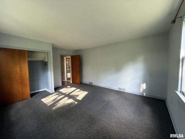 570 S MAIN Street, Roseville, IL 61473