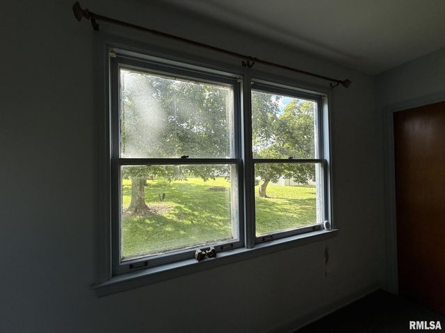 570 S MAIN Street, Roseville, IL 61473