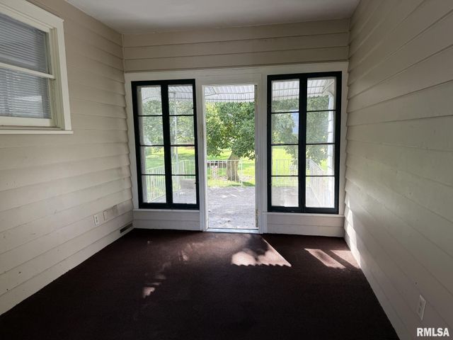 570 S MAIN Street, Roseville, IL 61473