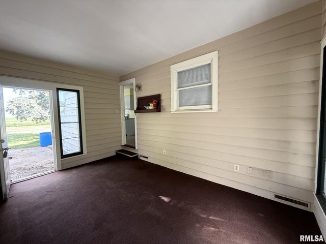 570 S MAIN Street, Roseville, IL 61473