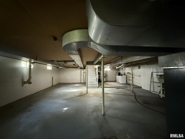 570 S MAIN Street, Roseville, IL 61473