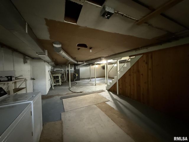 570 S MAIN Street, Roseville, IL 61473