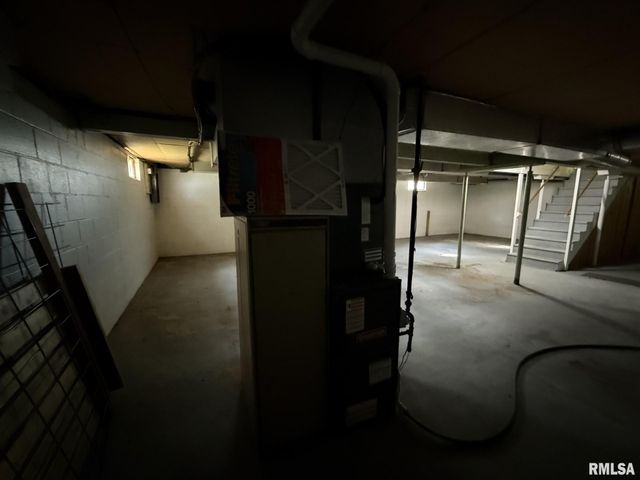 570 S MAIN Street, Roseville, IL 61473