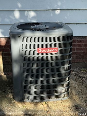 570 S MAIN Street, Roseville, IL 61473