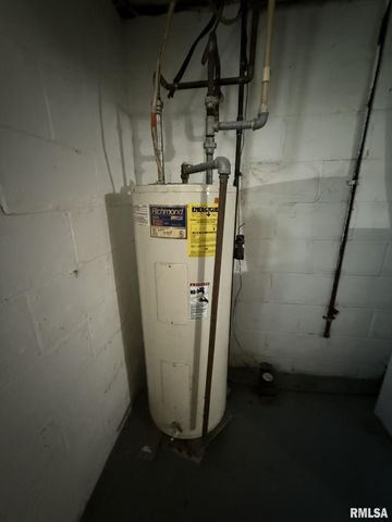 570 S MAIN Street, Roseville, IL 61473