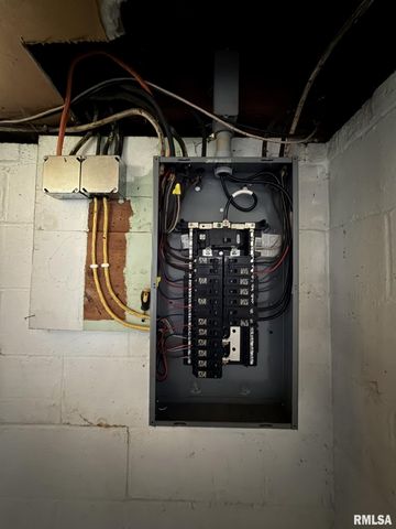 570 S MAIN Street, Roseville, IL 61473