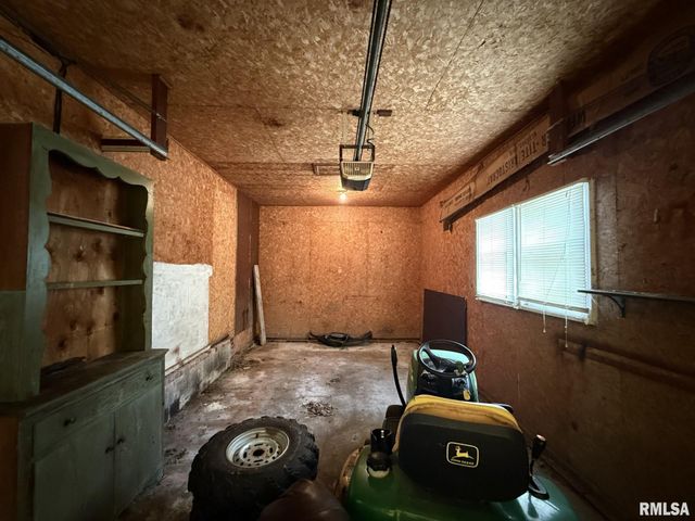 570 S MAIN Street, Roseville, IL 61473