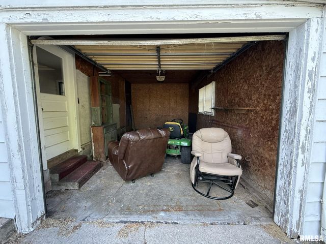 570 S MAIN Street, Roseville, IL 61473