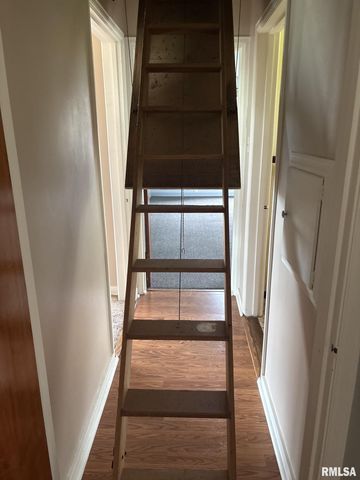 570 S MAIN Street, Roseville, IL 61473