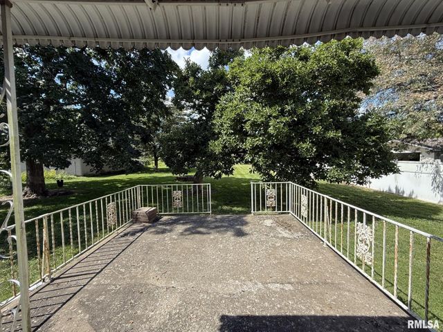 570 S MAIN Street, Roseville, IL 61473