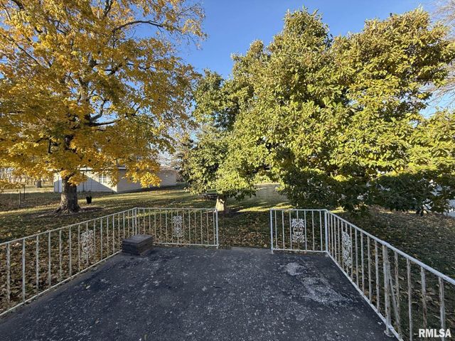 570 S MAIN Street, Roseville, IL 61473