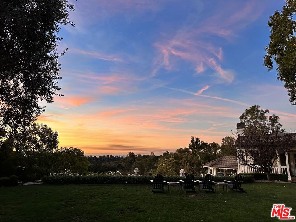 Image 1 of property listing at 1267 Villa Woods Drive, Pacific Palisades, CA 90272