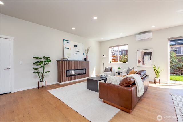 5114 15th Avenue S, Seattle, WA 98108