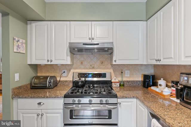 24 JACOB CT, Ewing, NJ 08628