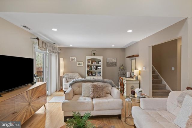 24 JACOB CT, Ewing, NJ 08628