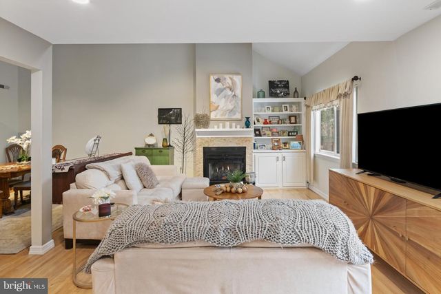 24 JACOB CT, Ewing, NJ 08628