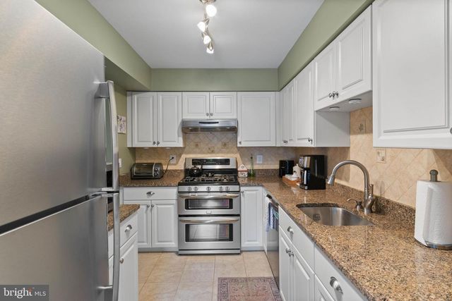 24 JACOB CT, Ewing, NJ 08628