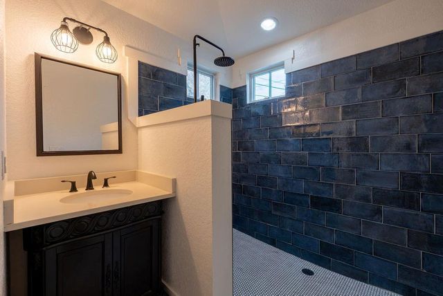 2016 Peoples ST, Austin, TX 78702