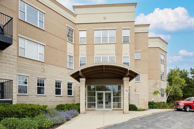 10900 W Bluemound ROAD #215, Wauwatosa, WI 53226