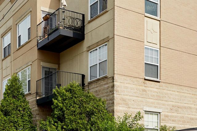 10900 W Bluemound ROAD #215, Wauwatosa, WI 53226