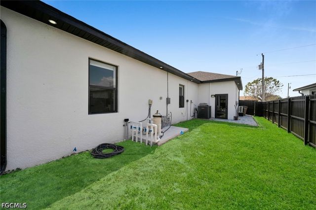 3009 SW 16th PL, Cape Coral, FL 33914
