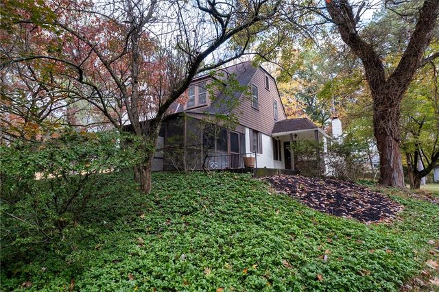 2294 Clearvue Rd, Franklin Park, PA 15237