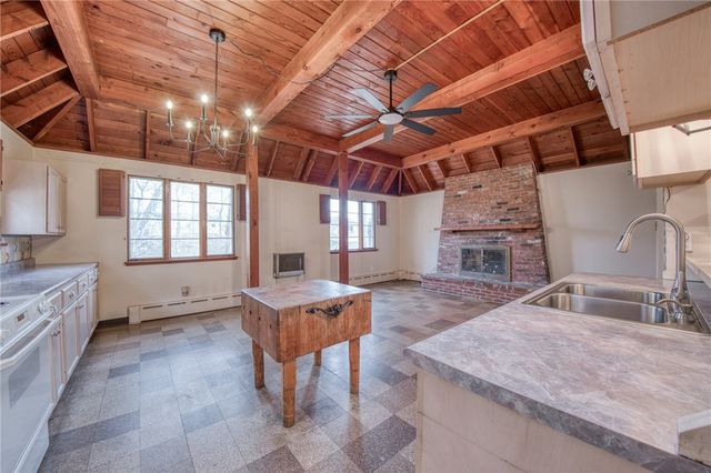 2294 Clearvue Rd, Franklin Park, PA 15237