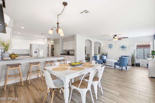 3032 E MILLBRAE Lane, Gilbert, AZ 85234