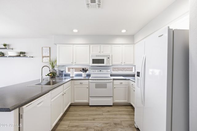 3032 E MILLBRAE Lane, Gilbert, AZ 85234