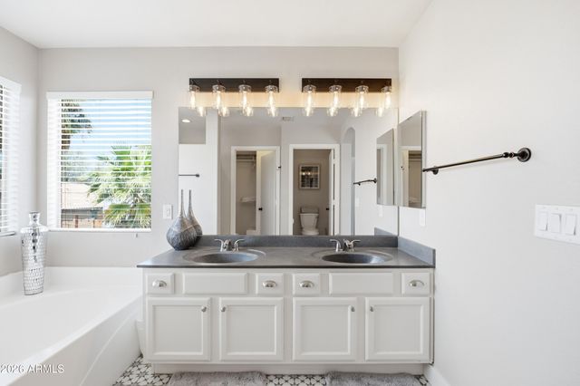 3032 E MILLBRAE Lane, Gilbert, AZ 85234