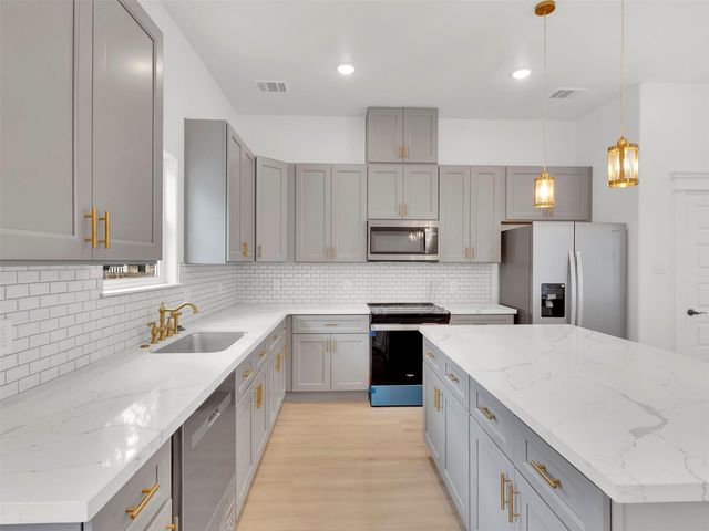 1311 E 33rd Street, Houston, TX 77022
