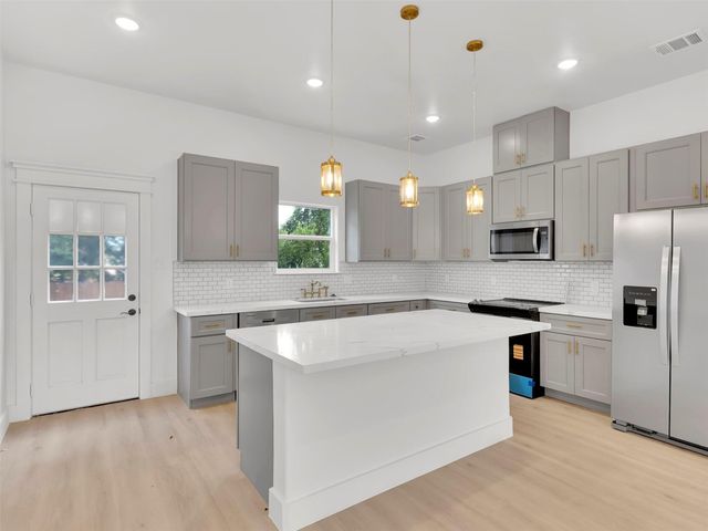 1311 E 33rd Street, Houston, TX 77022