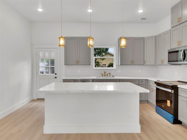 1311 E 33rd Street, Houston, TX 77022