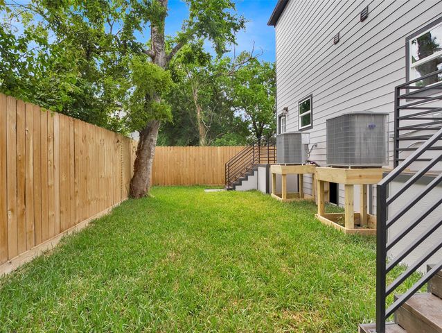 1311 E 33rd Street, Houston, TX 77022